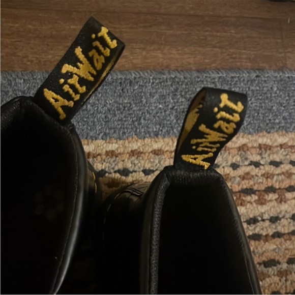 Women's New Dr. Martens Air Wair Combat Boots Size 8 Y2K Goth Punk Streetwear - Picture 7 of 9